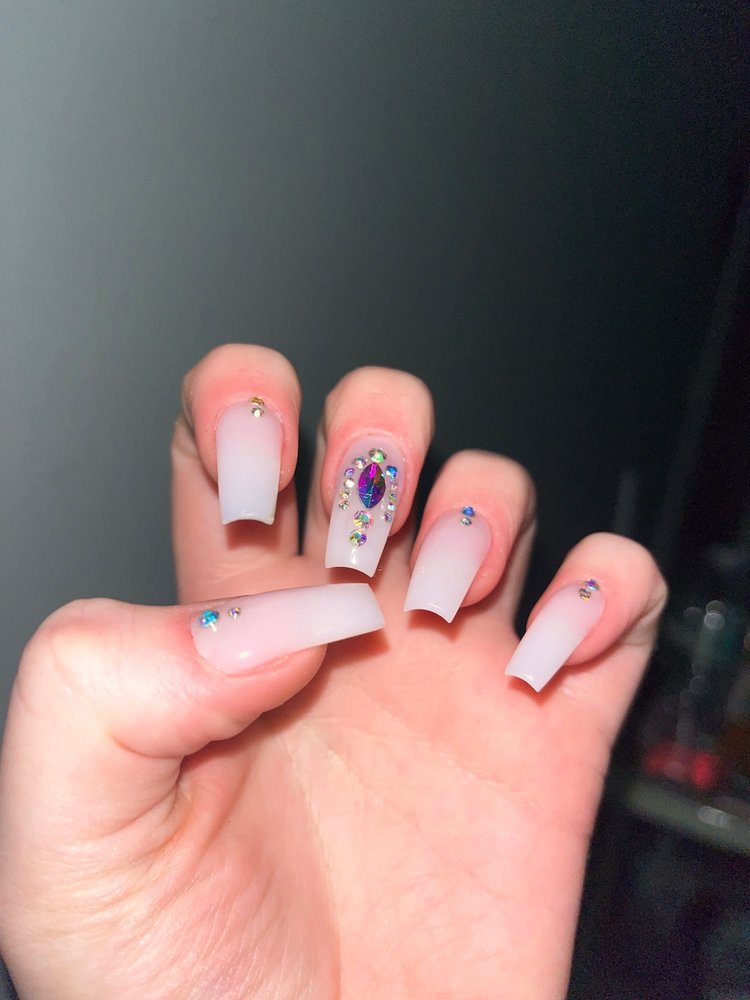 MEYVELIN’S NAILS SALON Updated June 2024 27 Photos 1574 Montauk