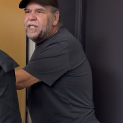Sparkling Waters Coin Laundry - "Manager" of the facility threatening to kill my husband for telling him he couldn't tell me to shut up when I was just sitting there.