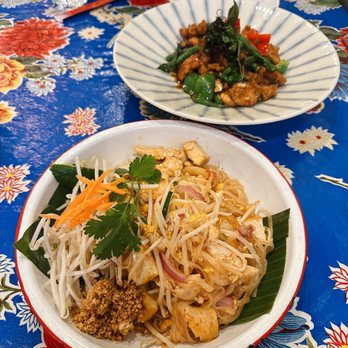 Pintoh Thai - Pad Thai and Gai Himmaparn - Thai Near Me - Oakland, California