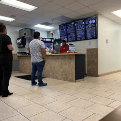 Counter: clean and quick service!