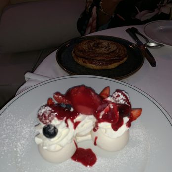 Girafe - "Pavlova" code for amazing meringue!! - French Near Me - Paris, 75