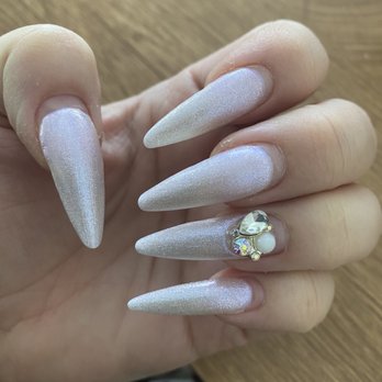 Diva's Nails - 4 weeks later 1/18/22 - Nail Salons Near Me - Burbank, California Diva's Nails - 4 weeks later 1/18/22 - Nail Salons Near Me - Burbank, California