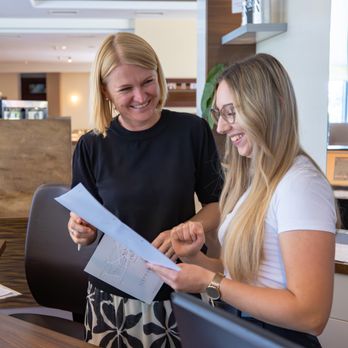 Hotel Liebmann - Freundlicher Empfang an der Rezeption des Hotel Liebmann - persönlicher Service und herzliche Atmosphäre. - Hotels Near Me - Laßnitzhöhe, 6