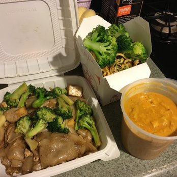 Cherry Street Thai - Tofu pad see ew (amazing) and tofu khao soi (a little spicy but still good) - Thai Near Me - Seattle, Washington Cherry Street Thai - Tofu pad see ew (amazing) and tofu khao soi (a little spicy but still good) - Thai Near Me - Seattle, Washington