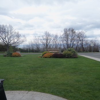 Mile Zero - walking to the Sign - Landmarks & Historical Buildings Near Me - Victoria, British Columbia Mile Zero - walking to the Sign - Landmarks & Historical Buildings Near Me - Victoria, British Columbia