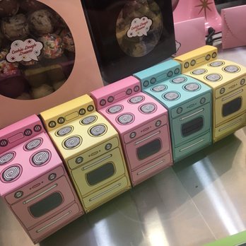 Cookie Dough Dreams - Counter - Desserts Near Me - Burbank, California
