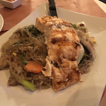 Joya - Stir fried glass noodle with salmon - Thai Near Me - Brooklyn, New York