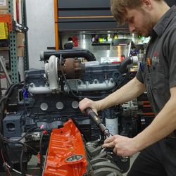 Precision Engine Service - We build each engine with precision