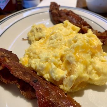 Mimi's Cafe - Eggs and bacon - American Near Me - Torrance, California