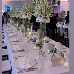 Ivory clean burlap tablecloth and napkins. Ivory clean burlap tablecloth and napkins.