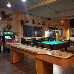 Stoneroads Bar & Grill
