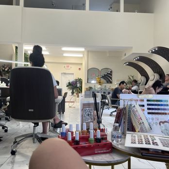 LA VIE Nails & Spa - Nail Salons Near Me - Selbyville, Delaware