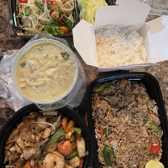 Chim Thai Cuisine - 1. Tum Thai, 2. Green Curry, 4. Pad Kee Mao, 2. Basil Fried Rice - Thai Near Me - Chicago, Illinois