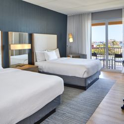 Courtyard by Marriott St. Petersburg Clearwater/Madeira Beach - Guest Room