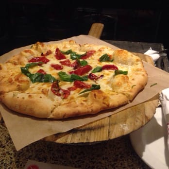 Simmzy's Restaurant Long Beach - Margherita pizza - Gastropubs Near Me - Long Beach, California Simmzy's Restaurant Long Beach - Margherita pizza - Gastropubs Near Me - Long Beach, California