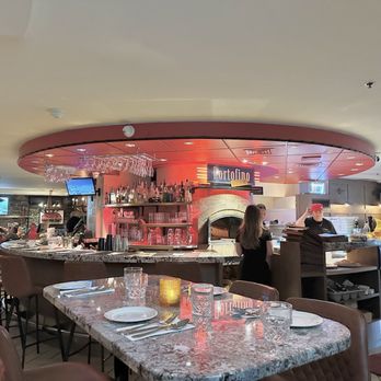 Portofino - View of the bar & pizza oven - Italian Near Me - Quebec City, Quebec Portofino - View of the bar & pizza oven - Italian Near Me - Quebec City, Quebec