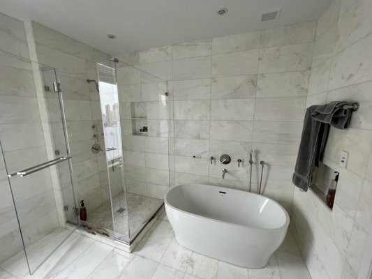 Bathroom Remodeling - This bathroom was I very bad Shape , very old and the client wanted to upgrade this bathroom
After all this work the bathroom came out amazing and the client very happy
