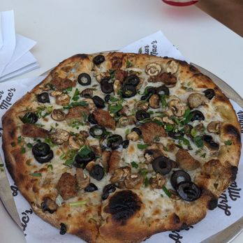 Arthur Mac's Little Snack - Vegan Pizza w/ Sausage Added (I am only Dairy Free) - Pizza Near Me - Emeryville, California