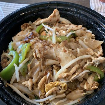 Suvarnaphumi Thai Cuisine - Pad Kee Mow chicken - Thai Near Me - Oxnard, California