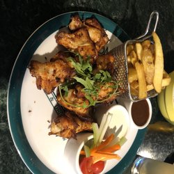 SomePlace Else - 8 piece Wings with fries