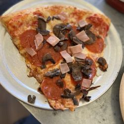 Slab Town Pizza - Single slice pizza with ham, pepperoni and mushrooms