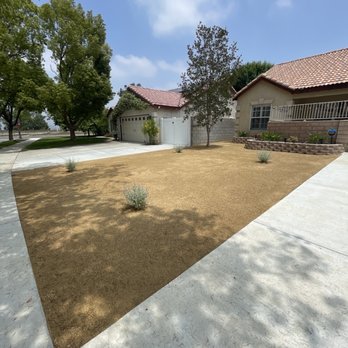 Greenscape - Front yard - Landscaping Near Me