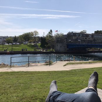 Edgewater Inn - Hotels Near Me - Charlevoix, Michigan