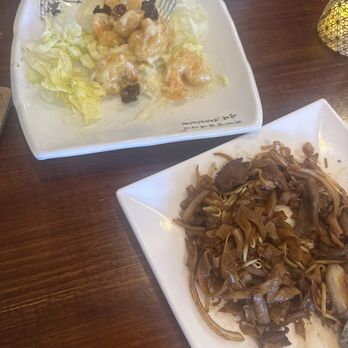 Ju Feng Yuan Dumpling Cafe - Honey walnut shrimp and Beef Chow Fun - Chinese Near Me - Poway, California Ju Feng Yuan Dumpling Cafe - Honey walnut shrimp and Beef Chow Fun - Chinese Near Me - Poway, California