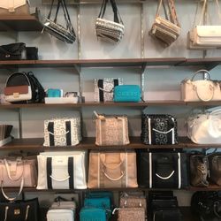 Guess Factory Store - New handbags for August 2023