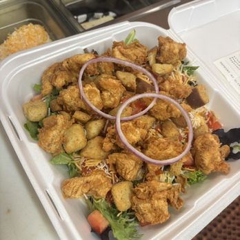 Chieftain Grill - Crispy Chicken Salad - American Near Me - Crosbyton, Texas