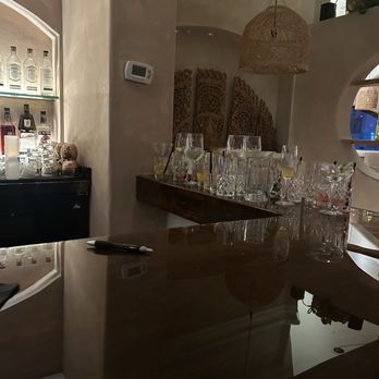 The Hideout Kitchen + Bar - End of bar with dirty glasses for 1 hour - Comfort Food Near Me - Palm Desert, California