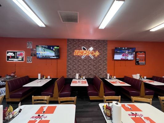 FLYERS CAFE Updated October 2025 31 Photos 22 Reviews 18651 N 