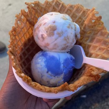 Jeni's Splendid Ice Creams - Gooey Cake Batter and Rocket Pop! - Ice Cream & Frozen Yogurt Near Me - Atlanta, Georgia