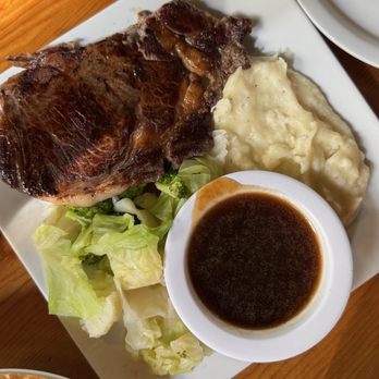 Vivian's Millennium Cafe - Steak, mashed potato, veggies - Breakfast & Brunch Near Me - Studio City, California Vivian's Millennium Cafe - Steak, mashed potato, veggies - Breakfast & Brunch Near Me - Studio City, California