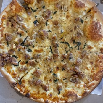 Belo Pizzeria - Cajun Alfredo Pie - Pizza Near Me - Eatontown, New Jersey Belo Pizzeria - Cajun Alfredo Pie - Pizza Near Me - Eatontown, New Jersey