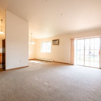 Bnd Pro Cleaning Services - Great room looking beautiful after BnD Pros were done - Home Cleaning Near Me
