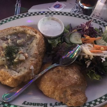 Barney's Beanery - New England Style Clam Chowder Soup in a sourdough bowl - Breakfast & Brunch Near Me - Santa Monica, California Barney's Beanery - New England Style Clam Chowder Soup in a sourdough bowl - Breakfast & Brunch Near Me - Santa Monica, California