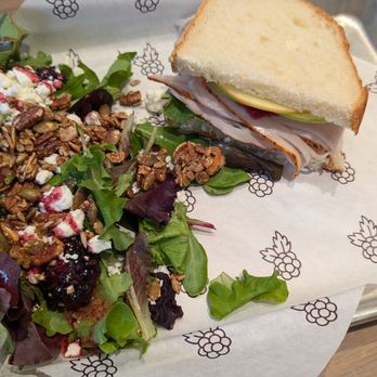 Blackberry Market - Blackberry Market Salad + Turkey Apple & Gouda Sandwich - Coffee & Tea Near Me - Oak Brook, Illinois
