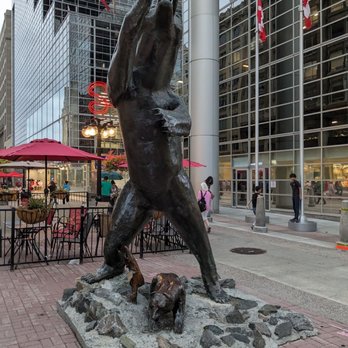 Sparks Street Mall - Bear sculpture by Bruce Garner - Shopping Centers Near Me - Ottawa, Ontario