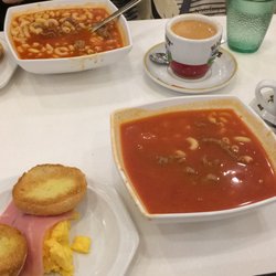 佳記餐廳 - Beef with macaroni in tomato soup. Set meal comes with hot drink and two buns with ham and egg