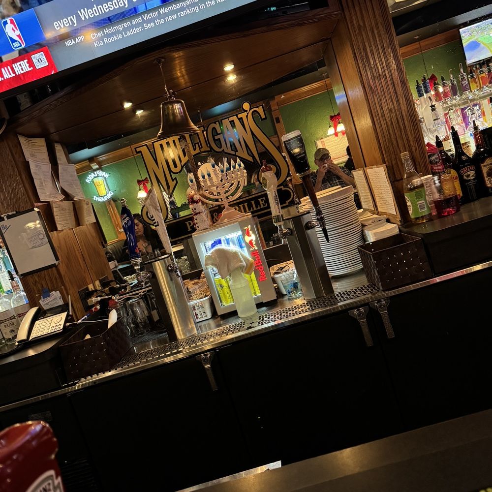Amazing service. Good music. Amazing wings. Friendly staff! Club sandwich is a favorite! Amazing service. Good music. Amazing wings. Friendly staff! Club sandwich is a favorite!