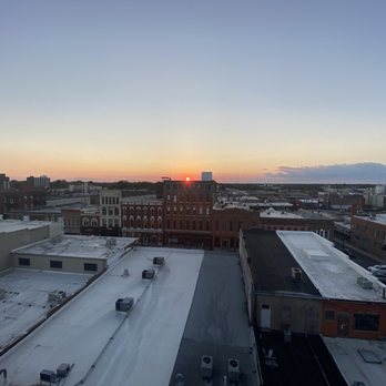 Vantage Rooftop Lounge & Conservatory - Cocktail Bars Near Me - Springfield, Missouri