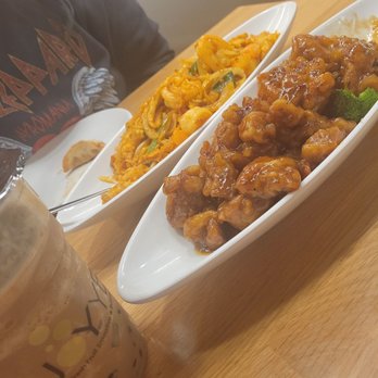 Joy Yee Noodle  Roscoe - Orange chicken, chicken/shrimp pad thai - Pan Asian Near Me - Chicago, Illinois