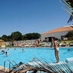 Camping l'Evasion - piscine extérieure chauffée avec pataugeoire et jacuzzi