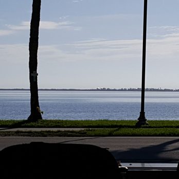 Earl's Hideaway Lounge - Lounges Near Me - Sebastian, Florida