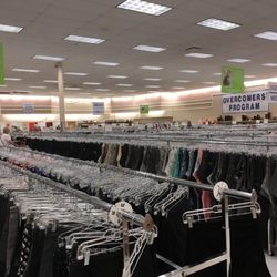 Miracle Hill Thrift Store - Nice big space and well organized