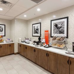 Hampton Inn & Suites Dallas East - Breakfast Area
