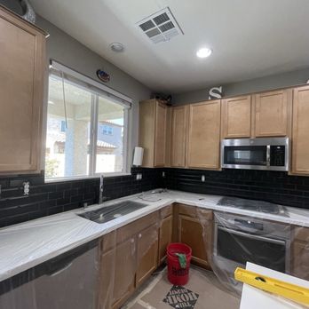 Lagarreta Flooring - Completed backsplash and window ledge - Flooring Near Me