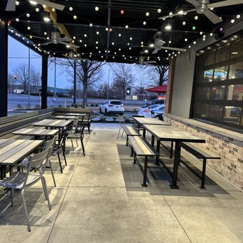 Raising Cane's Chicken Fingers - Outside patio - Fast Food Near Me - Buford, Georgia