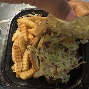 Buffalo Eatz - Dry bacon burger and unseasoned 'seasoned' fries - Chicken Wings Near Me - Charlotte, North Carolina